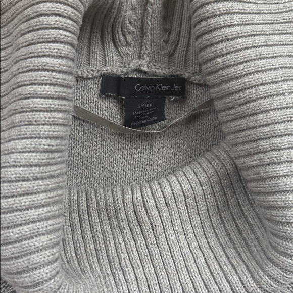 Calvin Klein Sweater - Picture 2 of 5